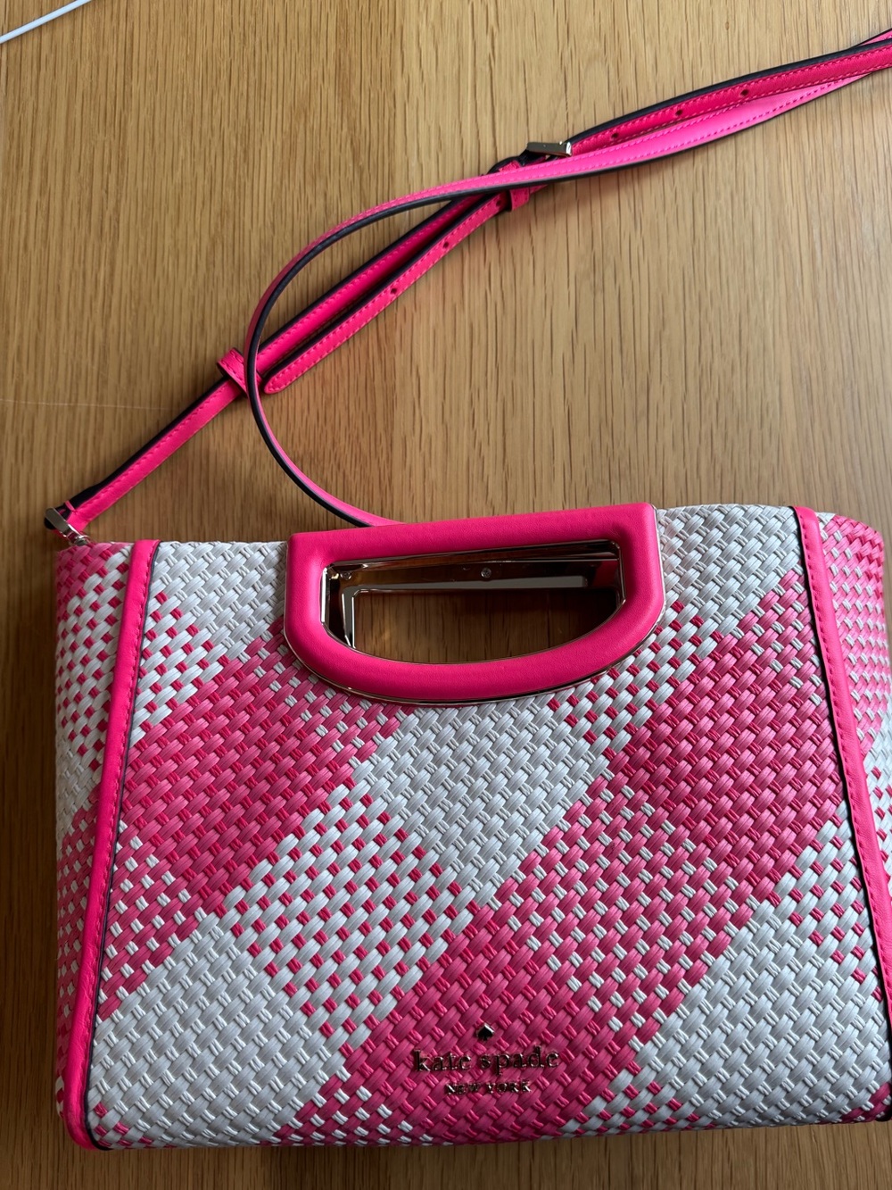 Kate Spade New York ALEXIA
Pink & White Woven Crossbody Bag